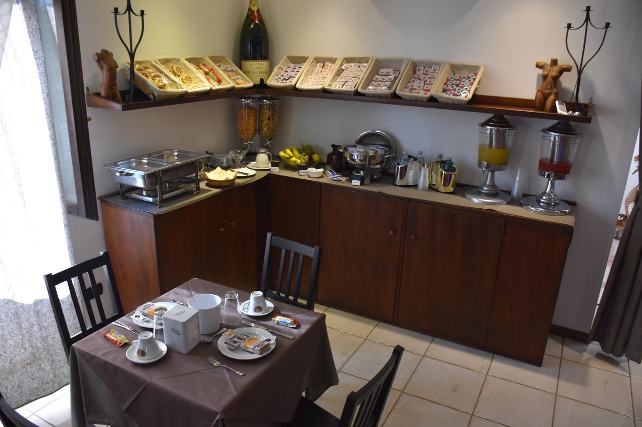 Hotel Joy Castel Volturno Buitenkant foto