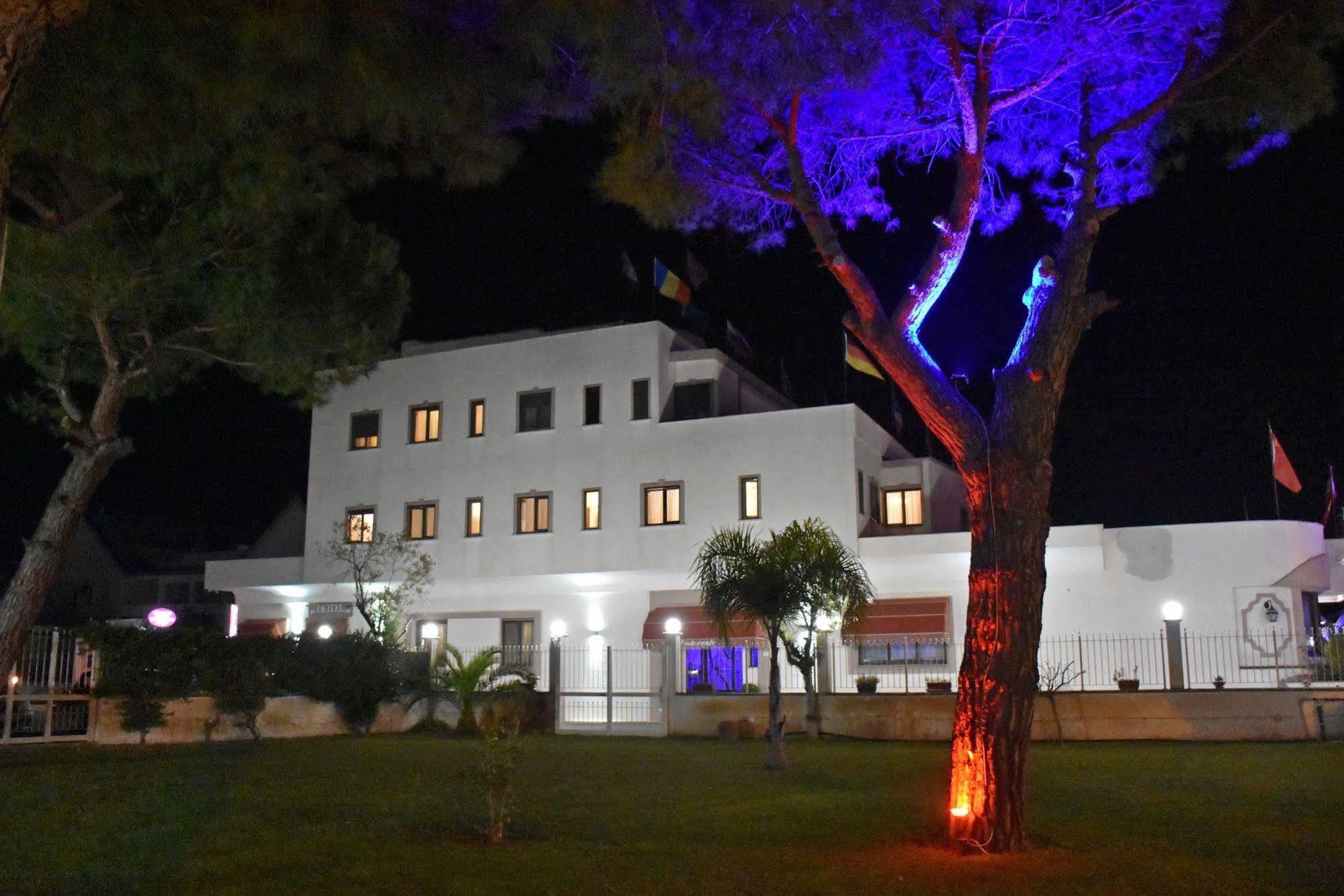 Hotel Joy Castel Volturno Buitenkant foto