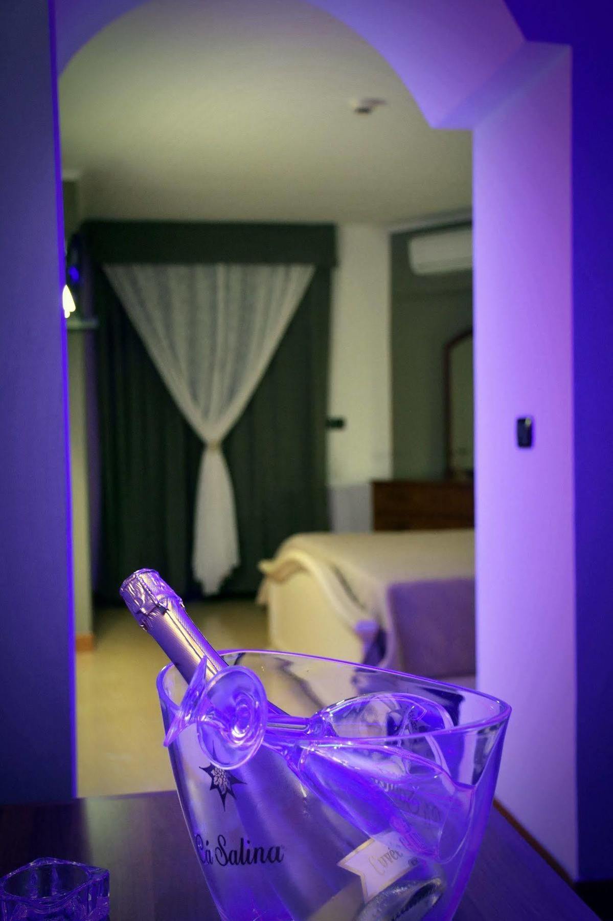 Hotel Joy Castel Volturno Buitenkant foto