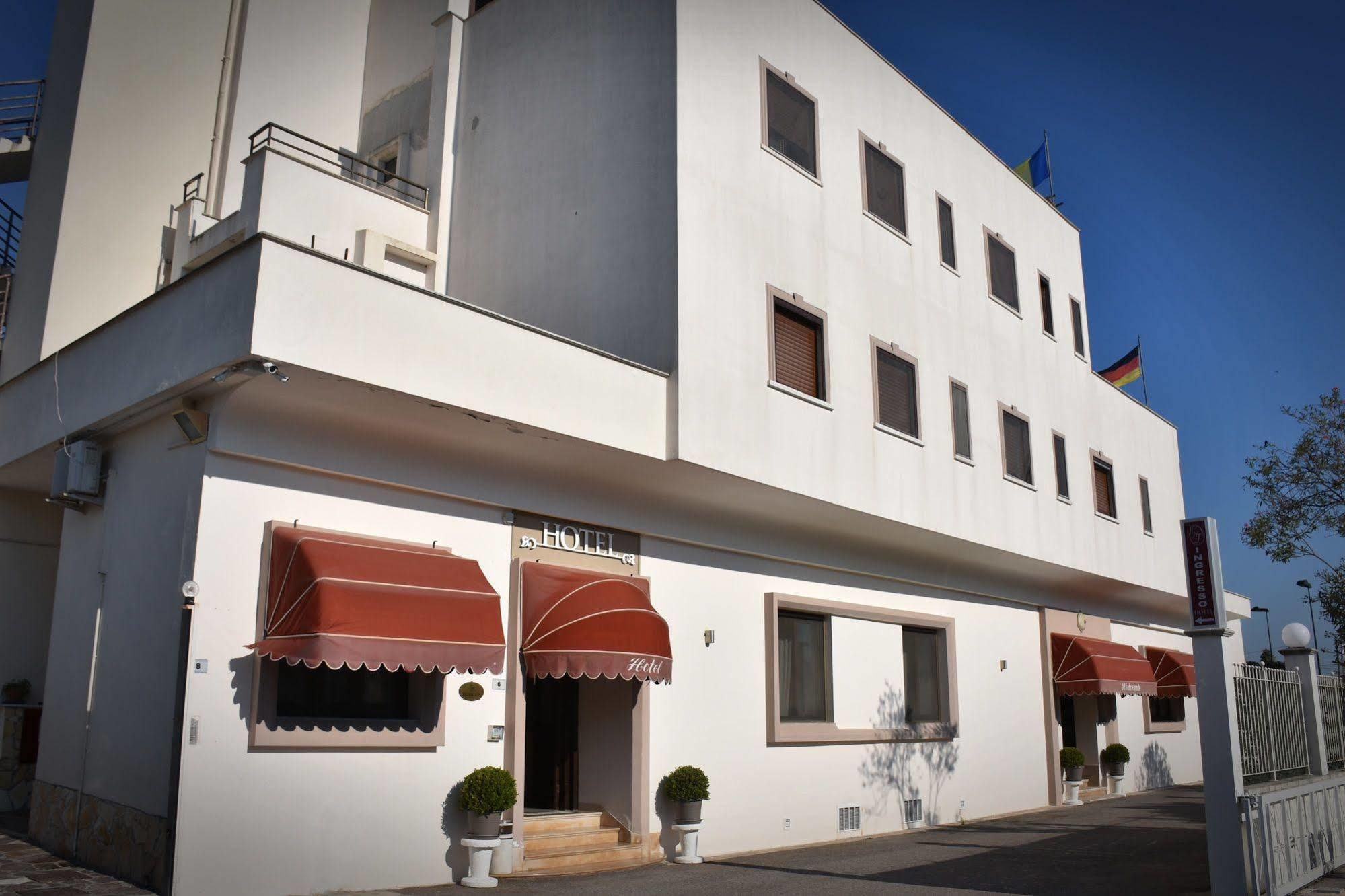 Hotel Joy Castel Volturno Buitenkant foto